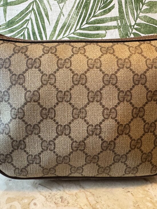 Vintage Gucci GG Supreme Monogram Canvas Shoulder Flap Strap  Vintage Gucci GG Monogram Canvas Flat Shoulder Bag – Accessory Collection